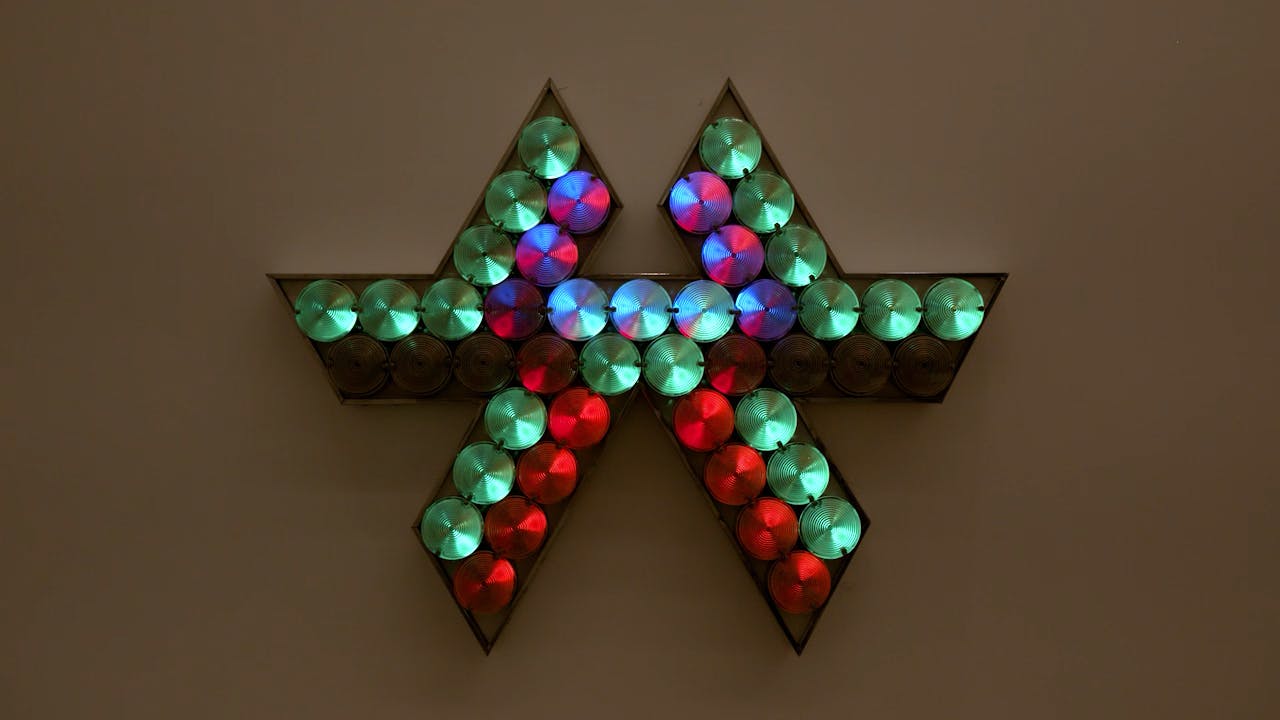 An electronically powered light sculpture with different color lightbulbs lighting up in different sequences.