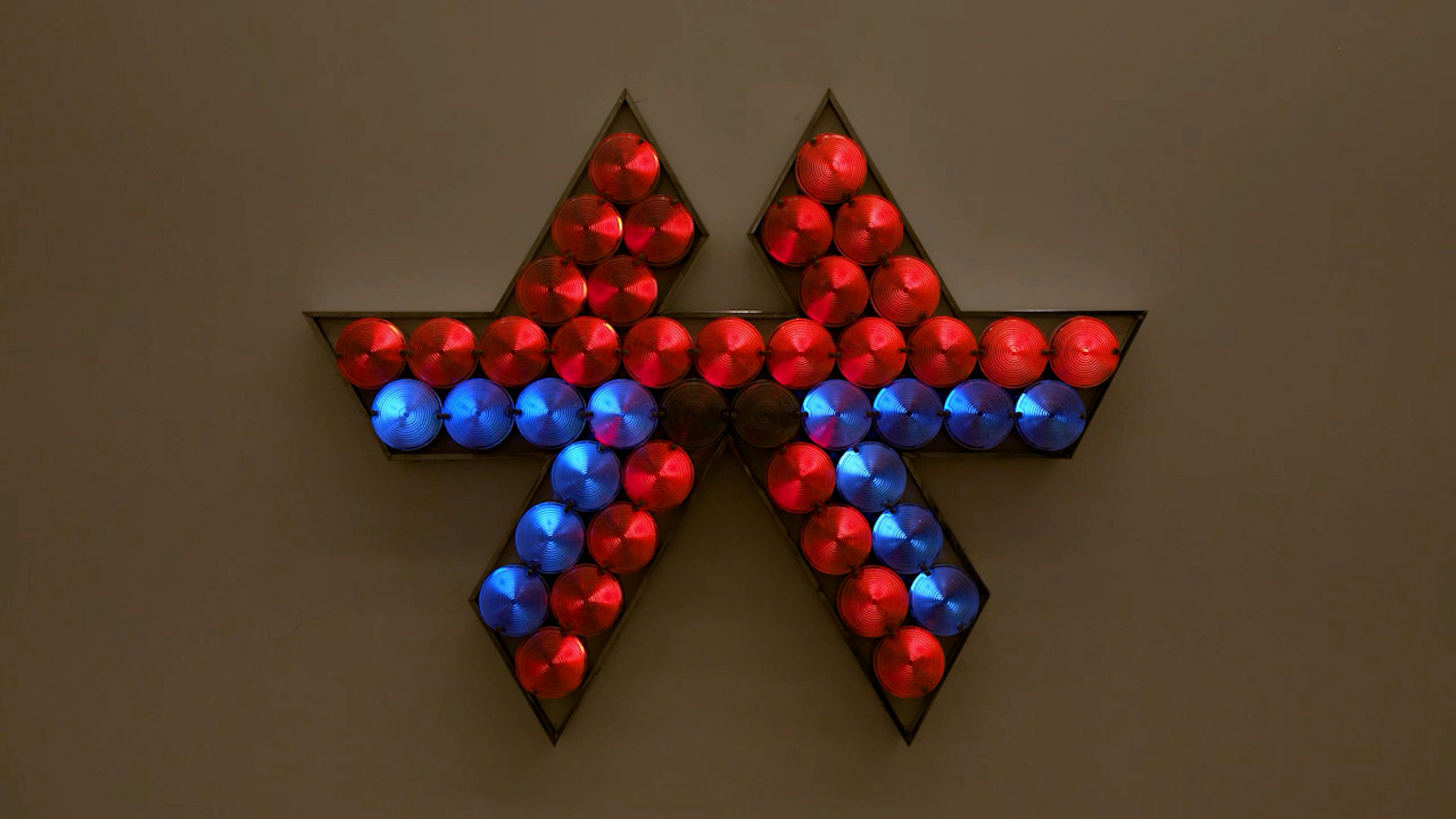 An electronically powered light sculpture with different color lightbulbs lighting up in different sequences.
